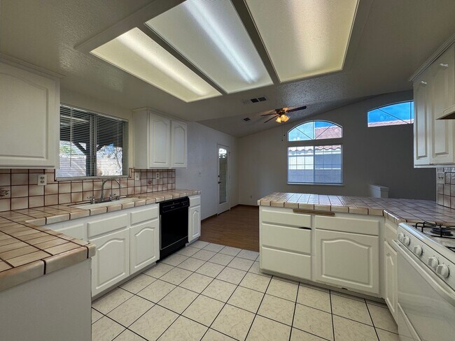 Building Photo - Spring Valley Lake Community Home