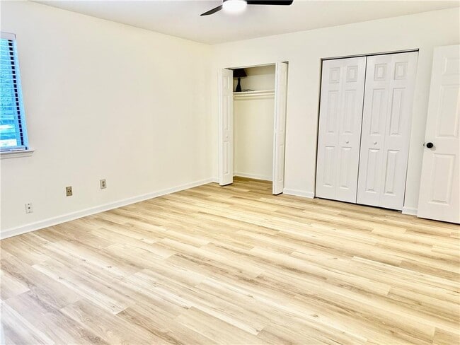 Building Photo - 286 Toweridge Dr SW