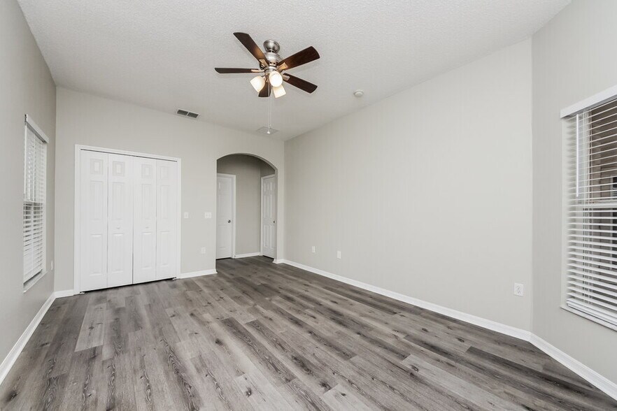 Building Photo - 204 Abbotsbury Dr