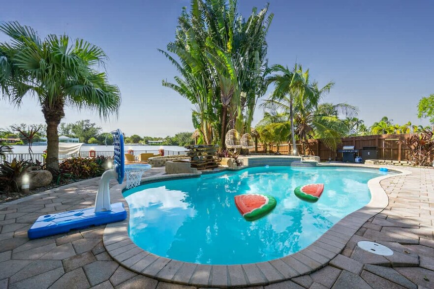 Building Photo - 19720 NE 26th Ave