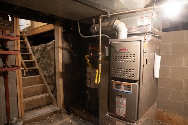 Building Photo - 620 W Willamette Ave