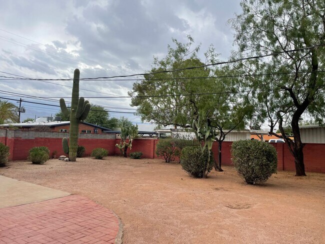 Building Photo - Beautiful 3 Bedroom! Available Now!