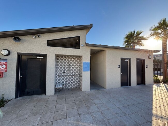 Building Photo - Beautiful 3Bed/3Bath Townhome located in Enterprise/Southern Highlands–Southwest Henderson border...