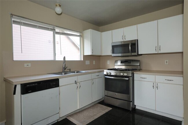 Building Photo - 5115 Summit Lodge Dr