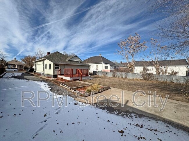 Building Photo - 1626 E Routt Ave