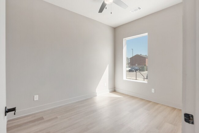 Building Photo - 1090 Haysboro Ave