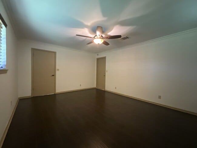 Building Photo - 530 Hilliard Dr