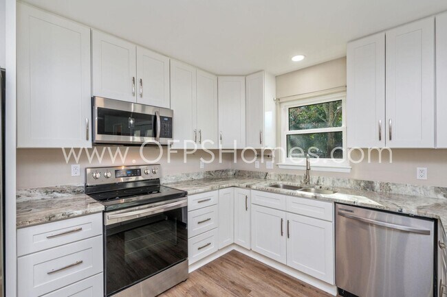 Building Photo - 606 Ironwood Dr