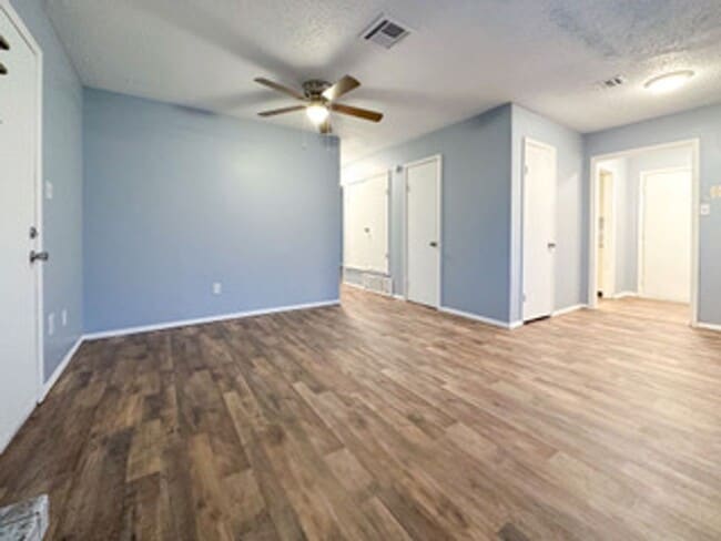 Building Photo - 6619 NW Denver Ave