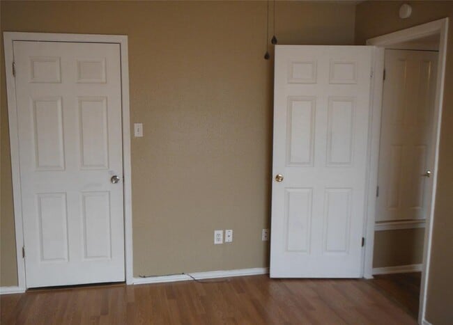 Building Photo - 5648 Pinon Vista Dr