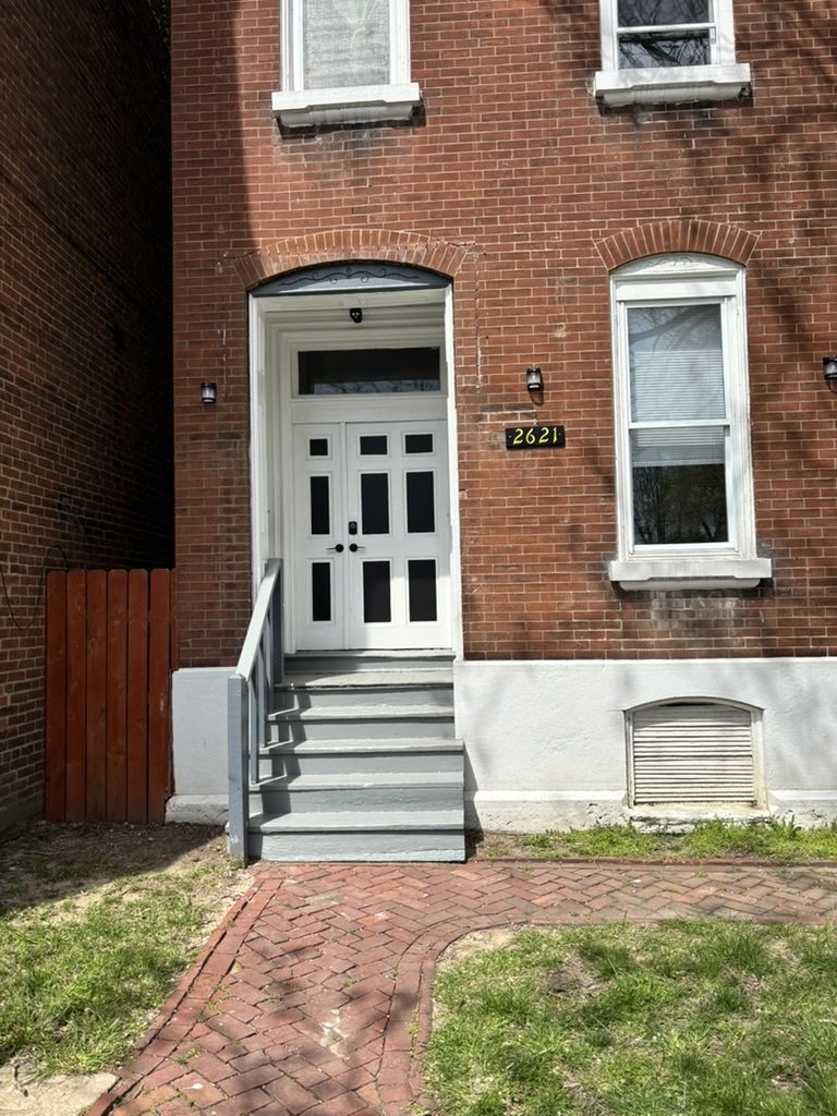 Security acess front door - 2621 Arsenal St