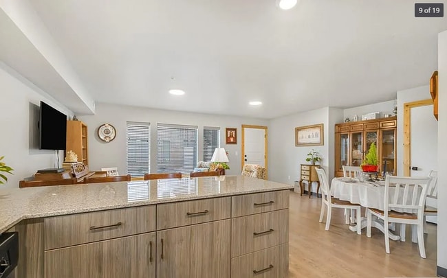 Building Photo - AWESOME 2 BED 1 BATH WITH AWESOME AMENITIE...
