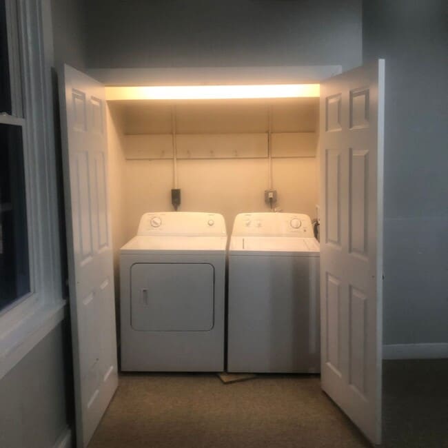 Building Photo - 344 S Queen St