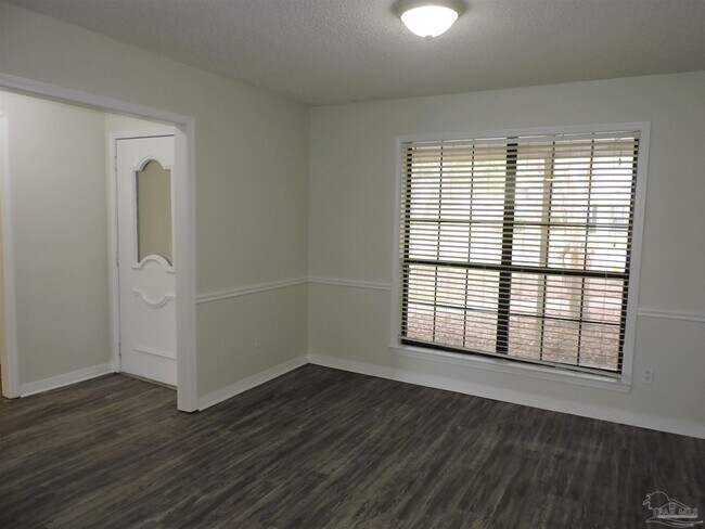 Building Photo - 2780 Honeywood Dr