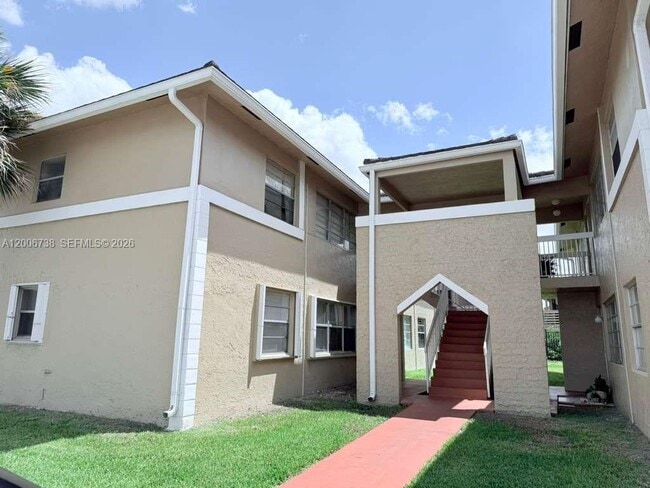 Building Photo - 9956 Twin Lakes Dr