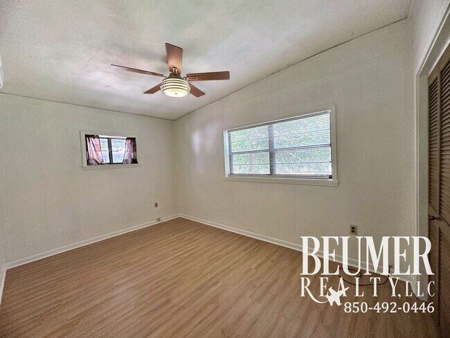 Building Photo - Charming Updated 2br/1ba Mid-Century Cottage
