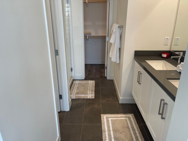 Building Photo - Water views! Less than a block from the ocean! 2 Bed 2.5 Bath Townhome!