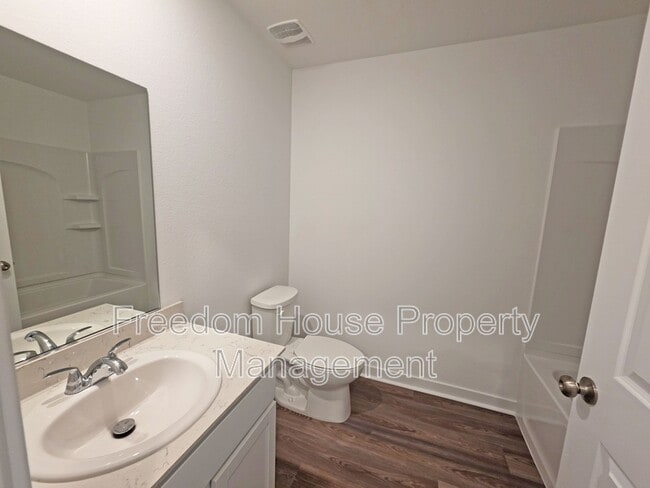 Building Photo - 660 Huyana Wind Dr