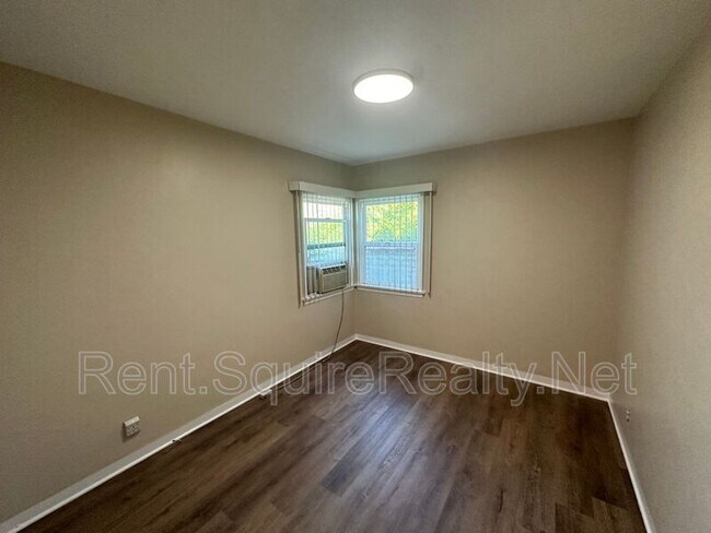 Building Photo - 901 N San Gabriel Ave