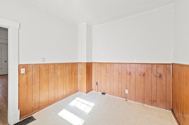 Building Photo - 415 S Phillips Ave