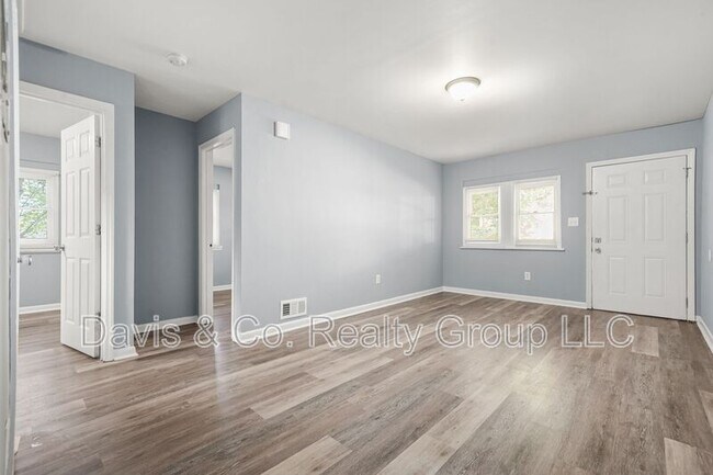 Building Photo - 1156 Hubbard St SW