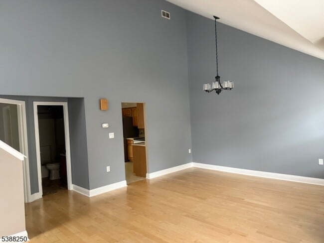 Building Photo - 51 Rushmore Ln