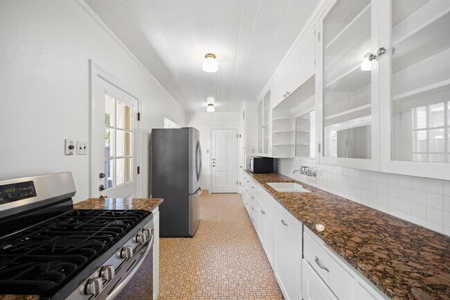 Building Photo - 610 Rathervue Pl