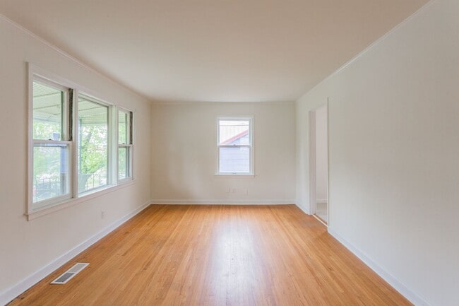 Building Photo - Single Level 3 Bedroom Home in East Ridge!