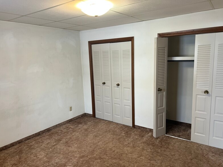 Building Photo - 2526 Rebecca Ct W