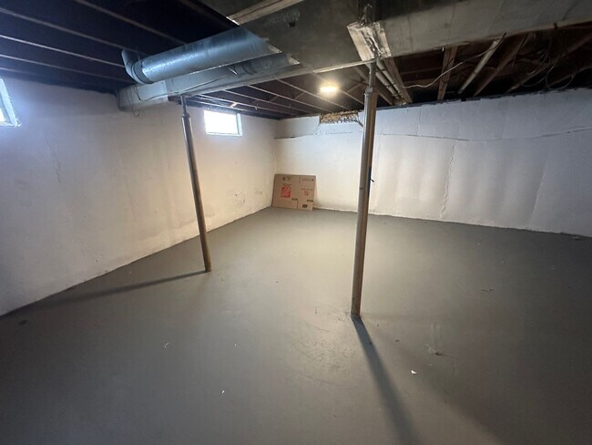 Building Photo - 181 Gibson St