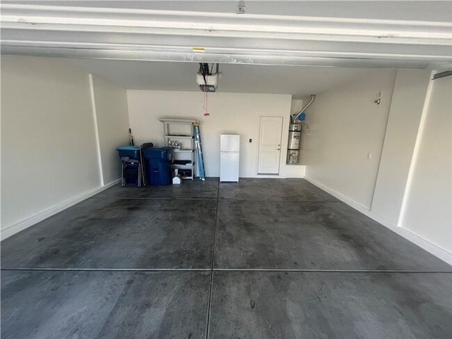 Building Photo - Move in Ready 2 Story 3 bedroom home SW