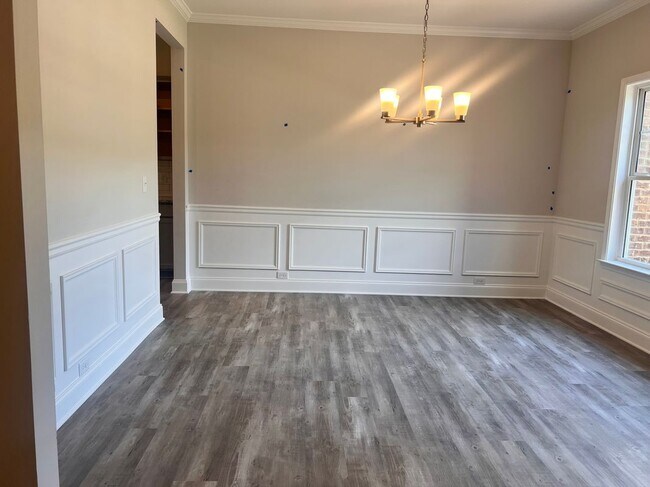 Building Photo - 8024 English Ivy Ct