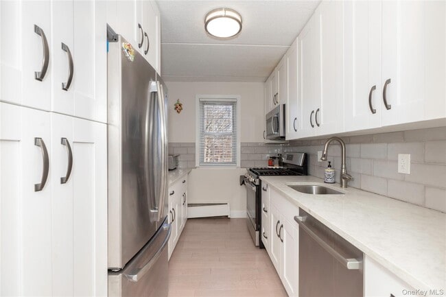 Building Photo - 4 Consulate Dr