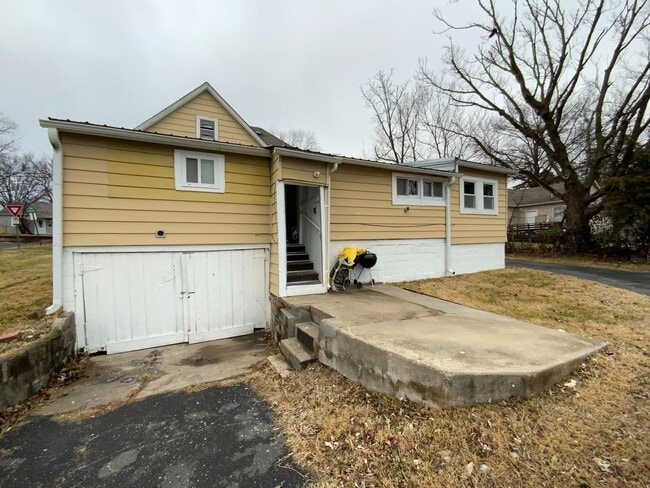 Building Photo - 1800 Gordon St