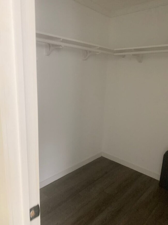 Building Photo - 561 Morris Bridge Rd