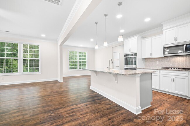 Building Photo - 1076 Thoroughbred Dr.