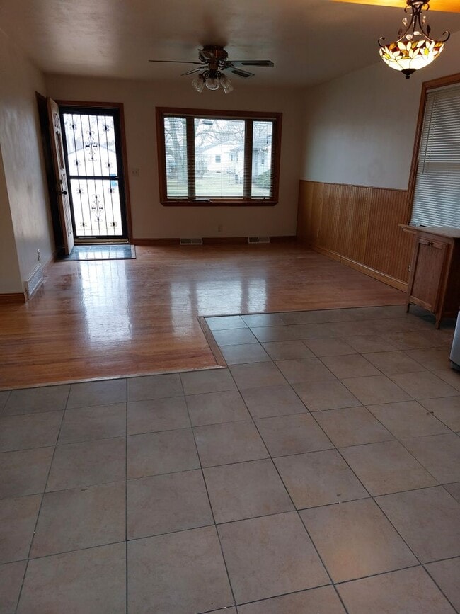 Building Photo - Corner lot with fenced in backyard!