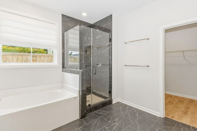 Building Photo - Beautiful 3 Bedroom 2.5 Bathroom Home in Windsor Crossing with Loft