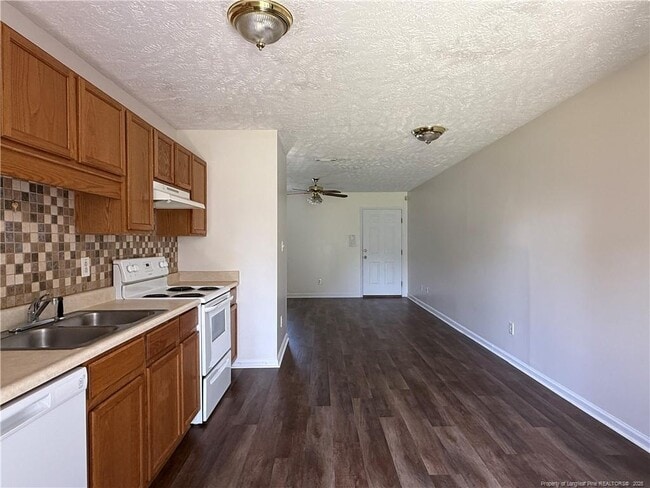 Building Photo - 203 Centipede Ln