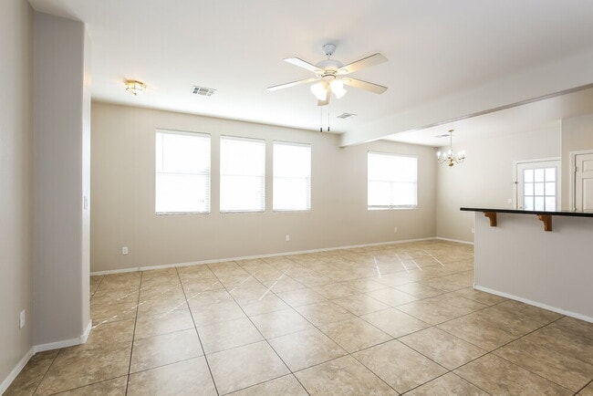 Building Photo - 5633 N Lookout Crest St