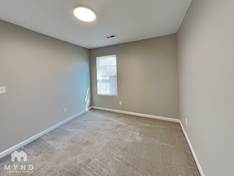 Building Photo - 305 Carter Ave