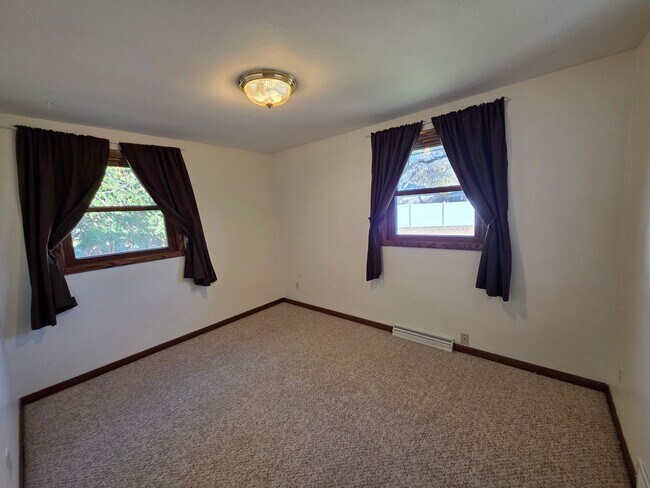 Building Photo - 1798 Chateau Dr