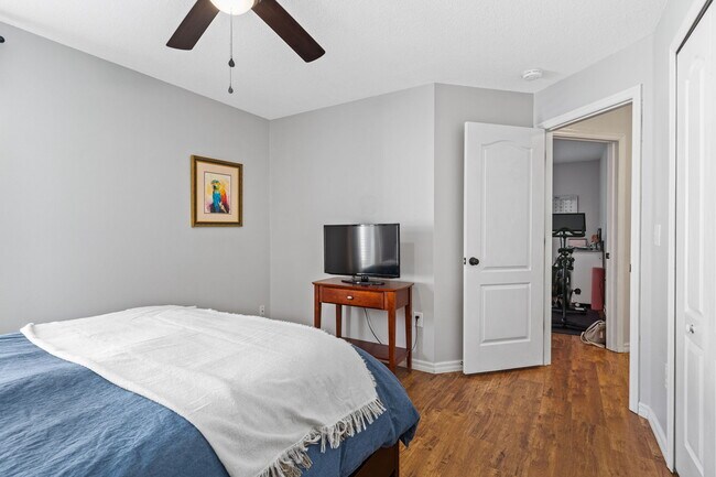 Building Photo - 545 Tuscanny St