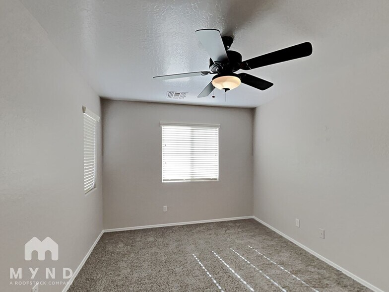 Building Photo - 2507 N 148th Dr