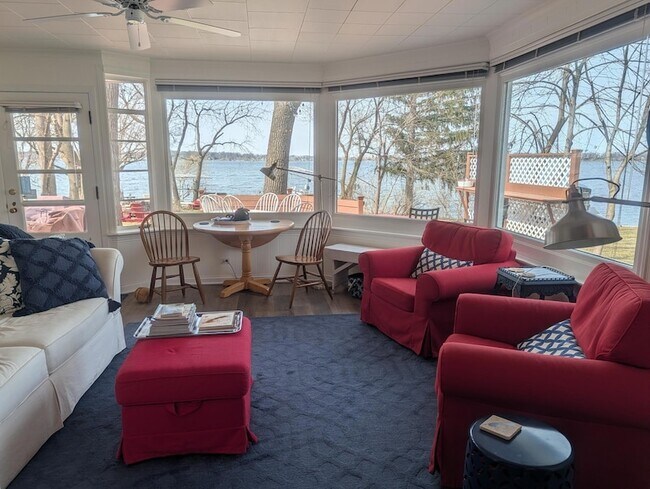 Building Photo - 1415 S Shore Dr