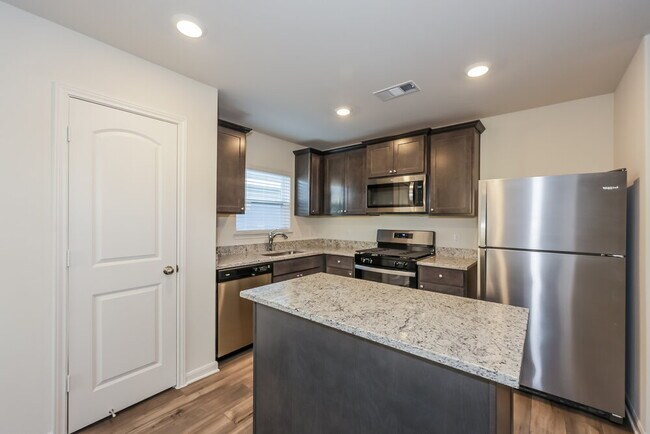 Building Photo - 1301 Redpine Dr