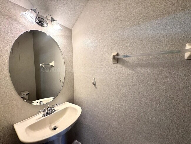 Building Photo - 3411 Wilshire Way Rd