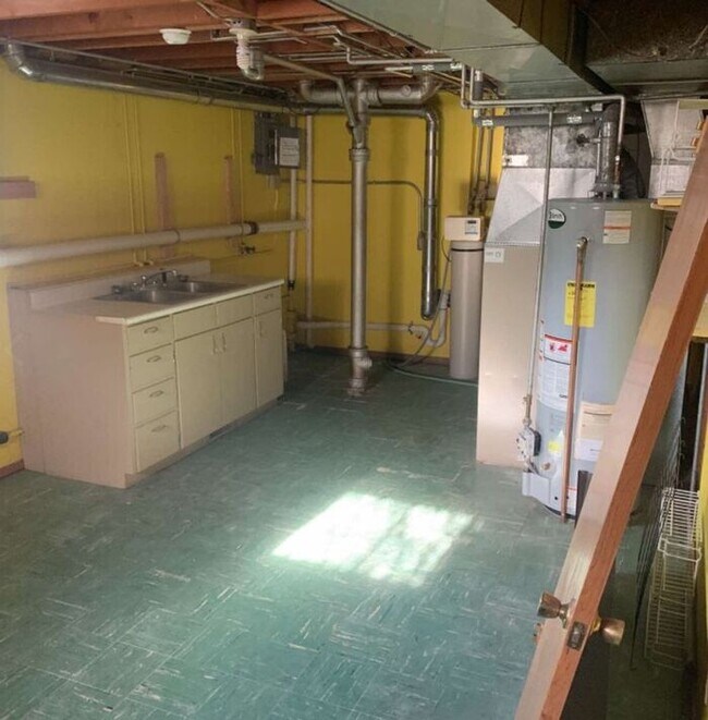 Building Photo - $2,200 | 3 Bedroom, 3 Bathroom House | Pet Friendly* | Available for August 1st, 2026 Move In!