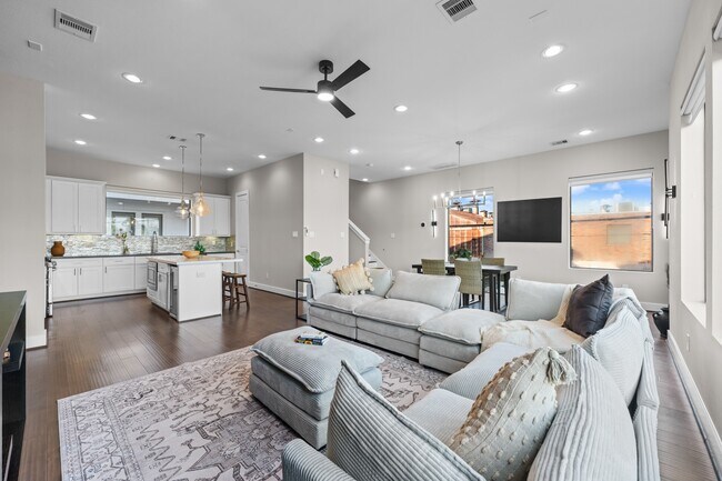 Building Photo - 717 Morris St