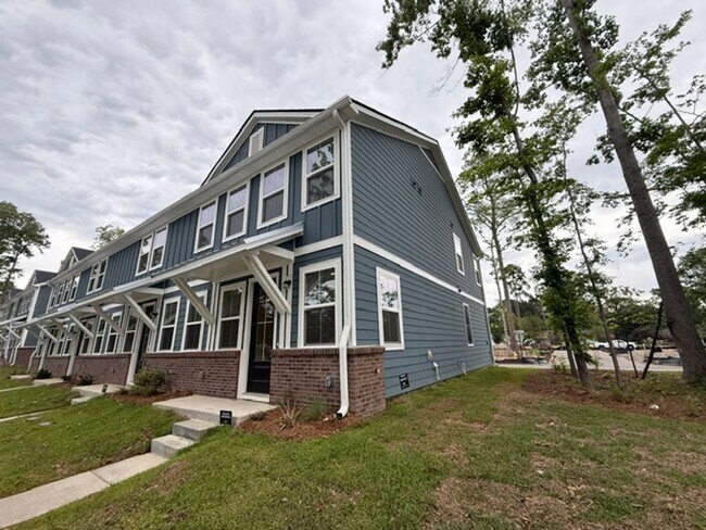 Building Photo - 467 Martins Creek Blvd